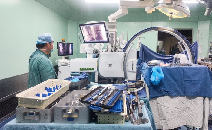 術(shù)中三維導(dǎo)航C臂手術(shù)場景 術(shù)中三維導(dǎo)航C臂手術(shù)場景