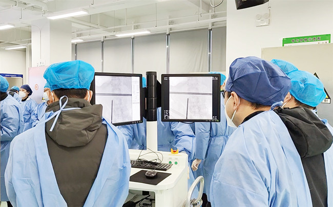 UBE腰椎管減壓術(shù)和椎間融合術(shù)實(shí)操訓(xùn)練營(yíng)，普愛C形臂全程護(hù)航
